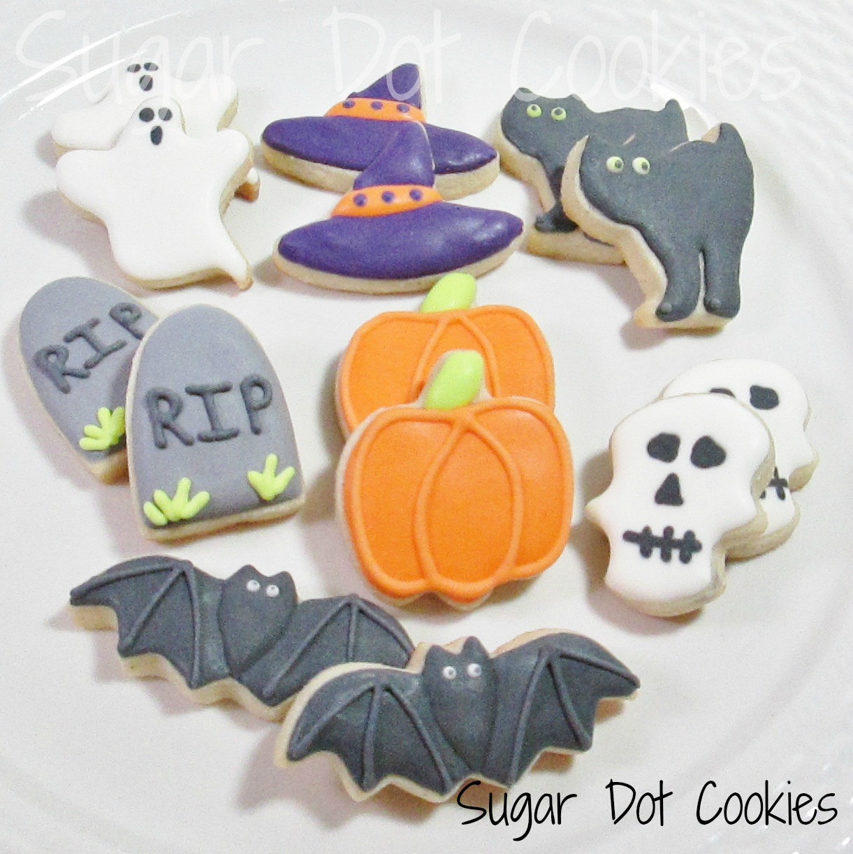 Halloween Cookies Royal Icing
 These were super fun Monster cupcakes Ha I got the