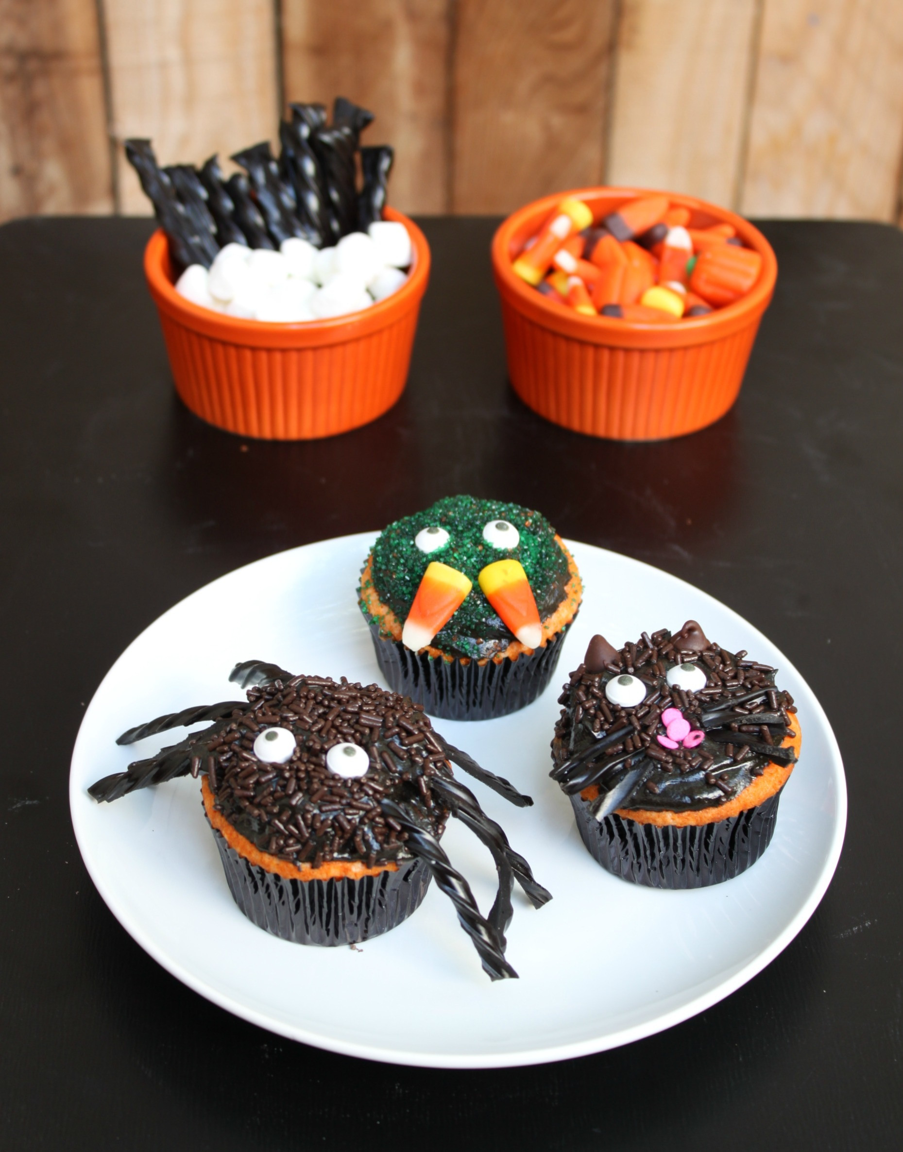 Halloween Cupcakes Decorating Ideas
 Creepy Halloween Cupcakes