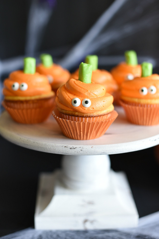 Halloween Cupcakes Pictures
 Easy Halloween Cupcakes with Pumpkin Faces – Fun Squared