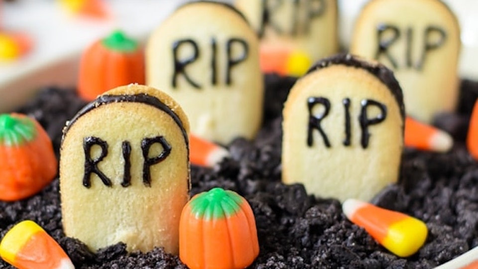 Halloween Dessert For Kids
 15 Halloween Desserts Because Your Kids Won t Their