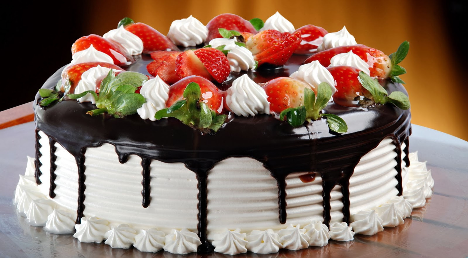 Happy Birthday Cakes
 Lovable Happy Birthday Greetings free
