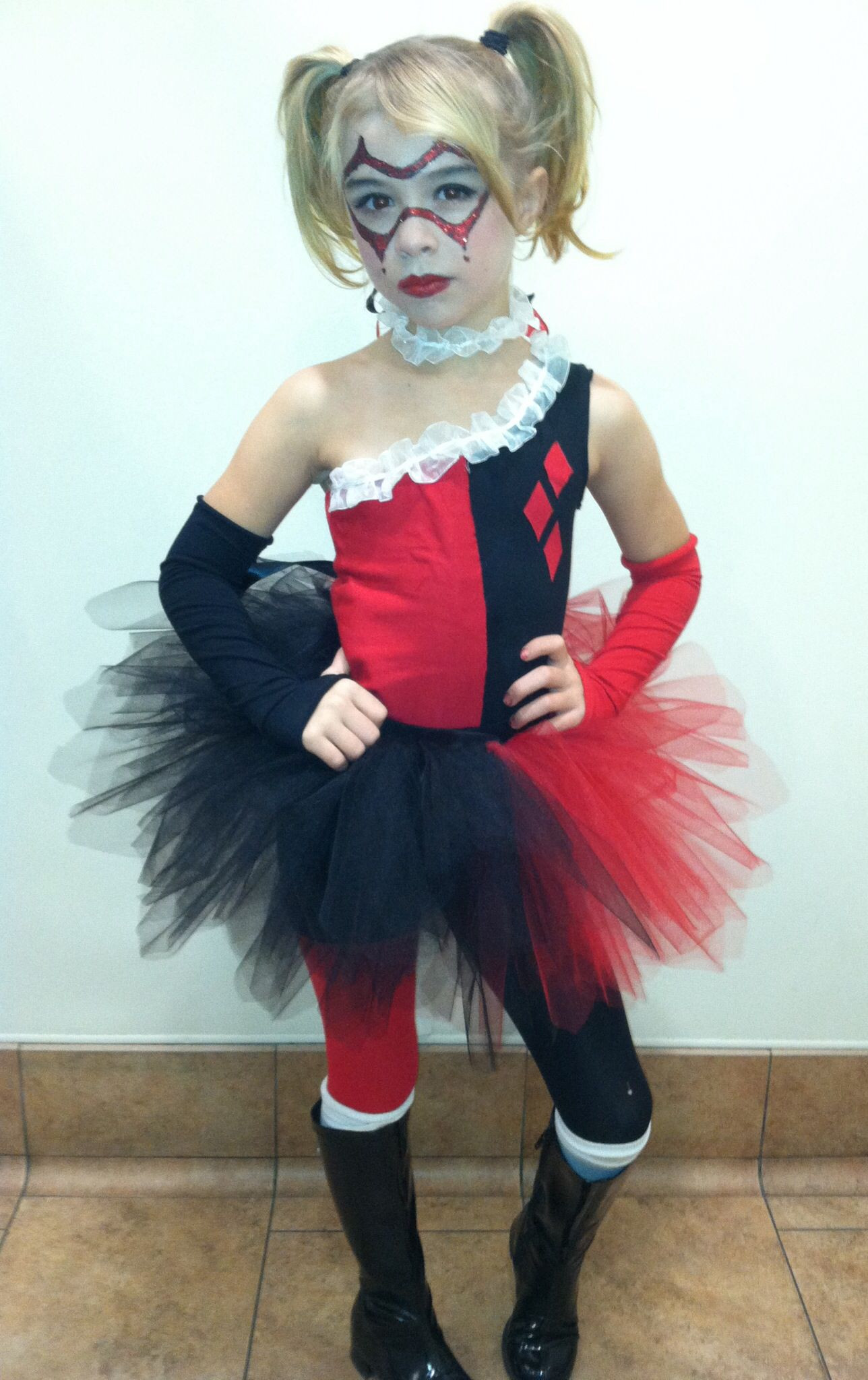 Harley Quinn Kids Costume DIY
 Harley Quinn costume handmade no pattern sorry