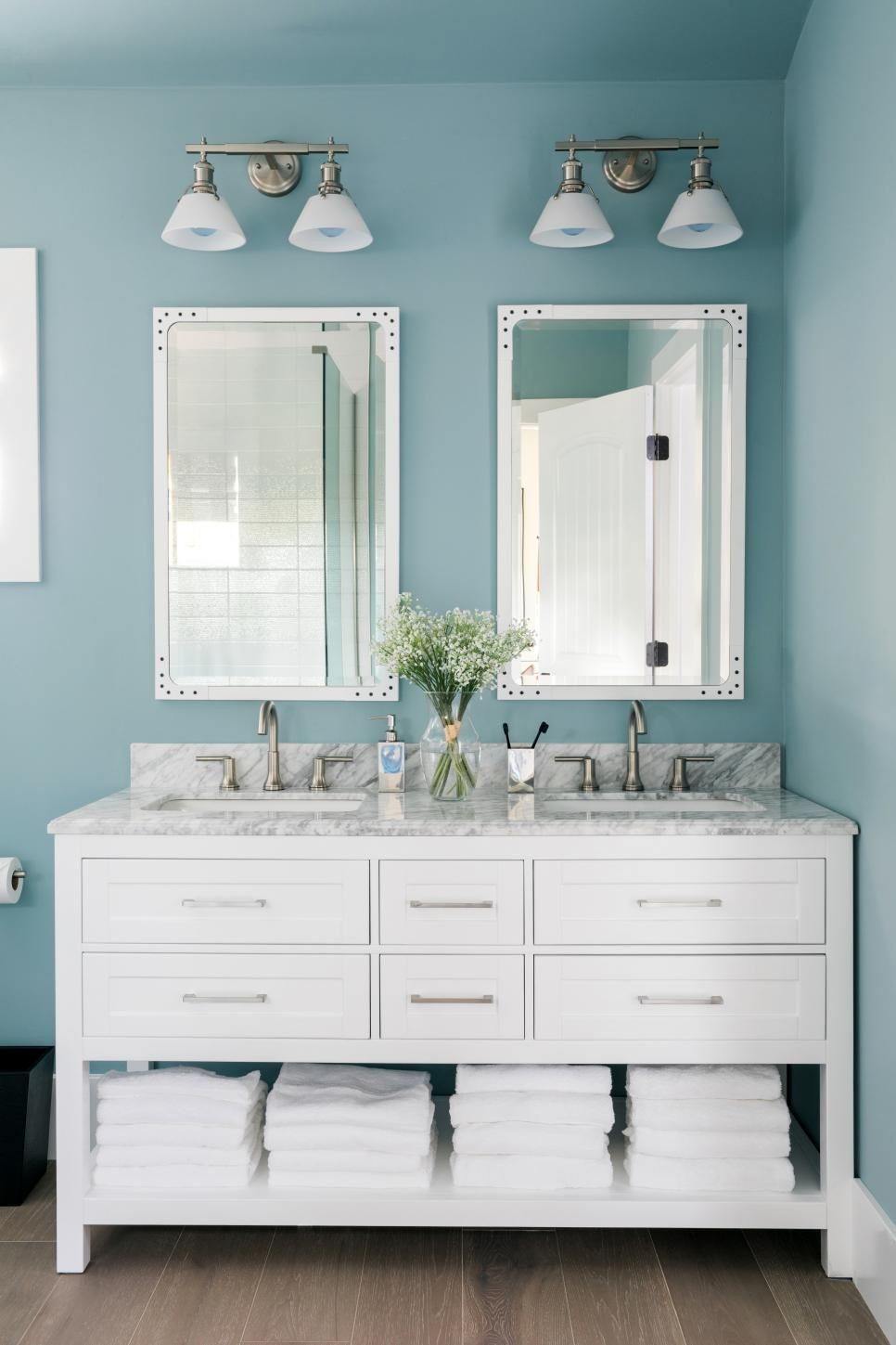 Hgtv Bathroom Colors
 10 HGTV Bathroom Colors Some of the Most Inspiring and