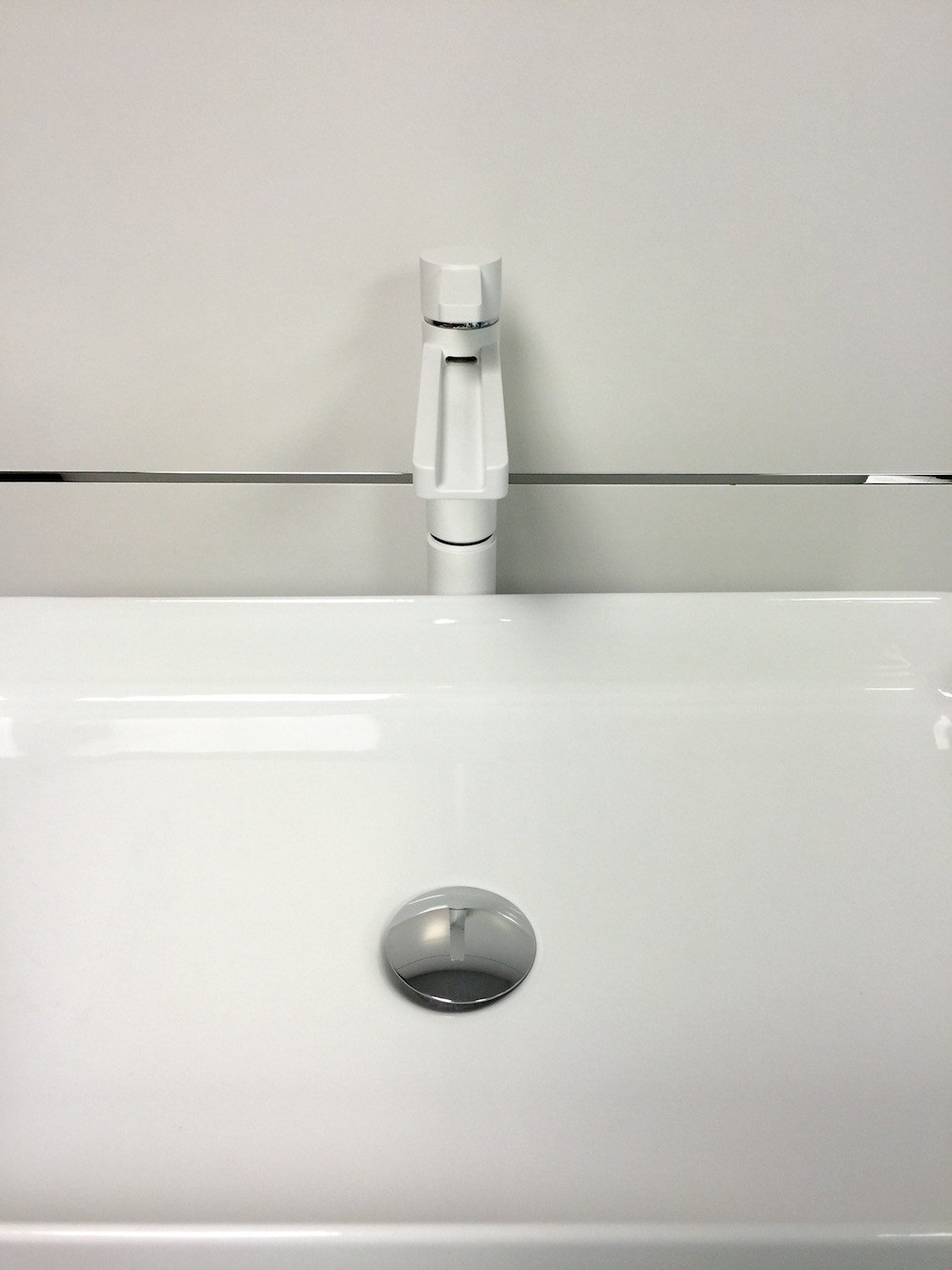High End Bathroom Faucet
 AQUA WHITE MAT HIGH END BATHROOM FAUCET