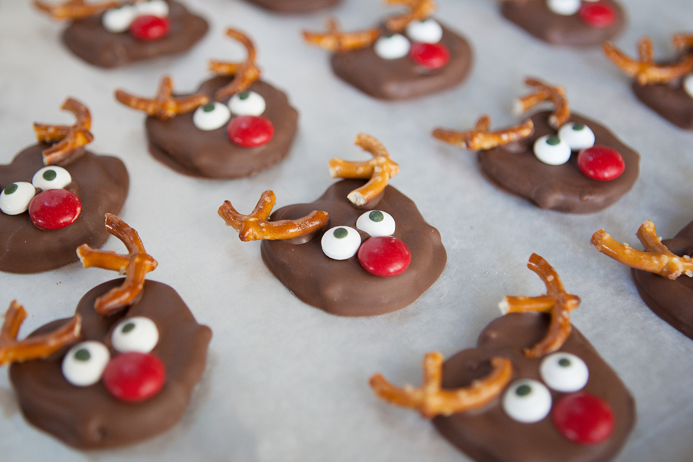 Holiday Chocolate Covered Pretzels
 Chocolate Covered Reindeer Pretzels