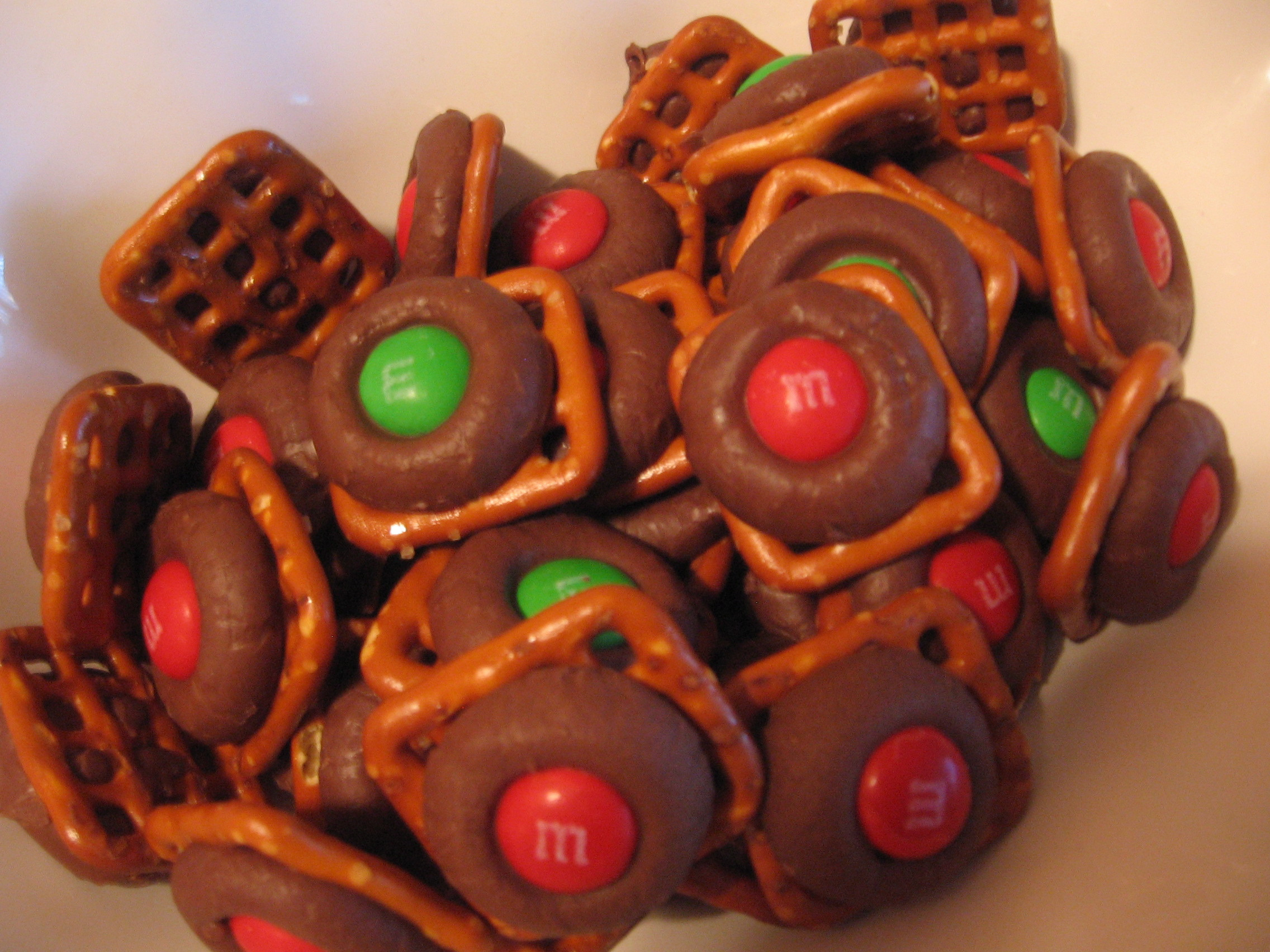 Holiday Chocolate Covered Pretzels
 Easy Chocolate Covered Pretzels – The Perfect Homemade