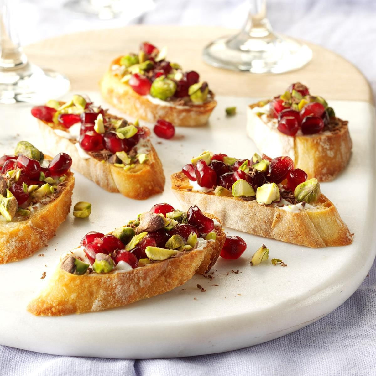 Holiday Party Food Ideas On A Budget
 40 Easy Christmas Appetizer Ideas Perfect for a Holiday