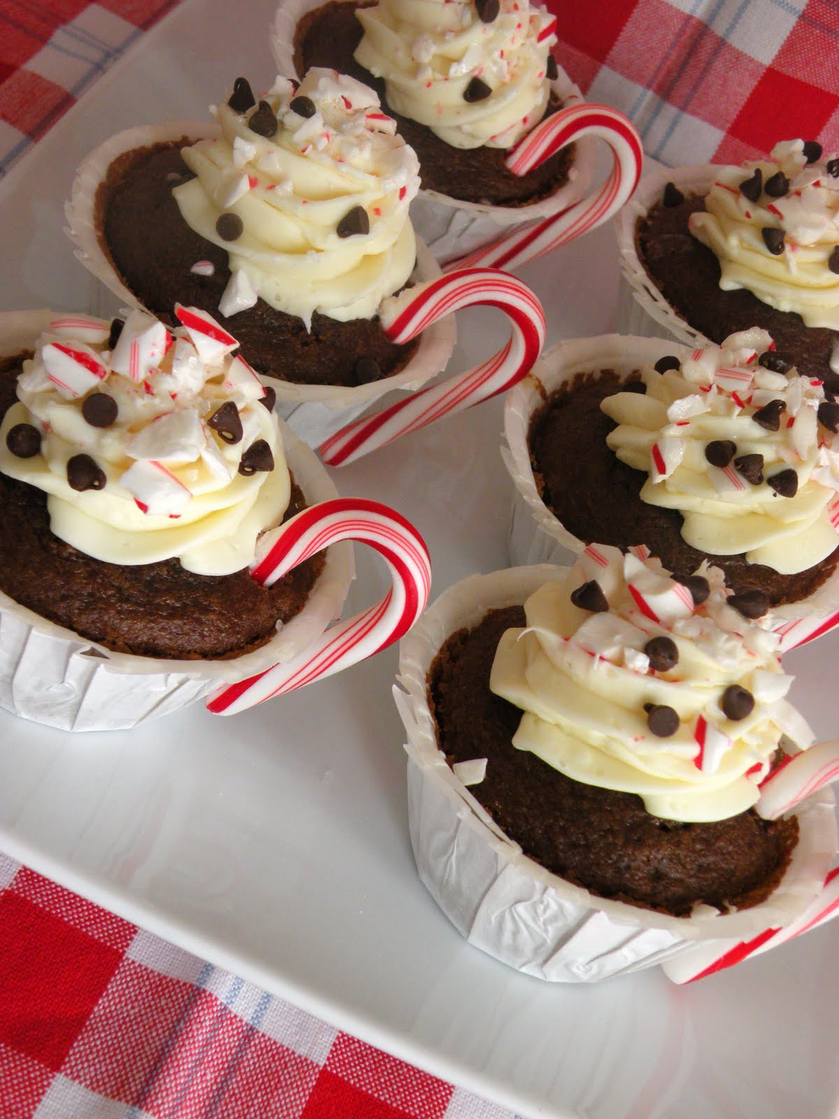 Hot Chocolate Cupcakes
 Icing Designs Peppermint hot chocolate cupcakes