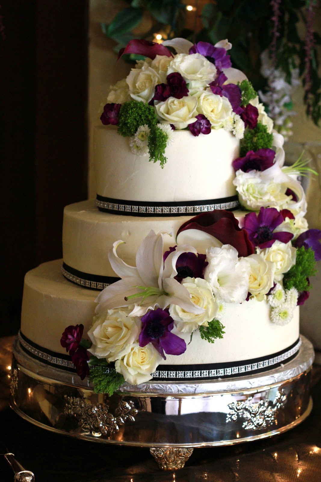 How To Decorate A Wedding Cake
 Exquisite Cookies 3 Tier wedding cake with fresh flowers
