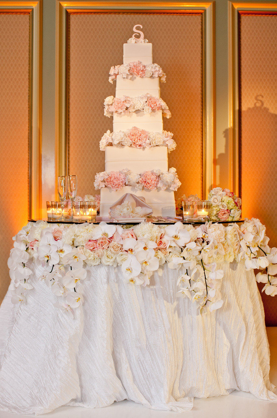 How To Decorate A Wedding Cake
 New Creative Wedding Cake Ideas MODwedding