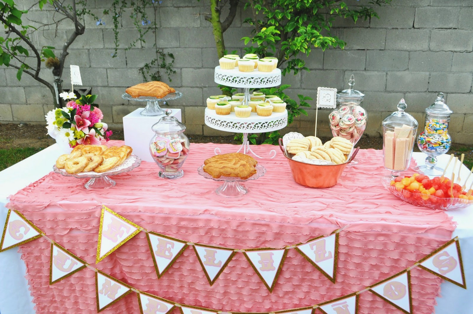 How To Decorate Birthday Party
 35 Memorable 80th Birthday Party Ideas