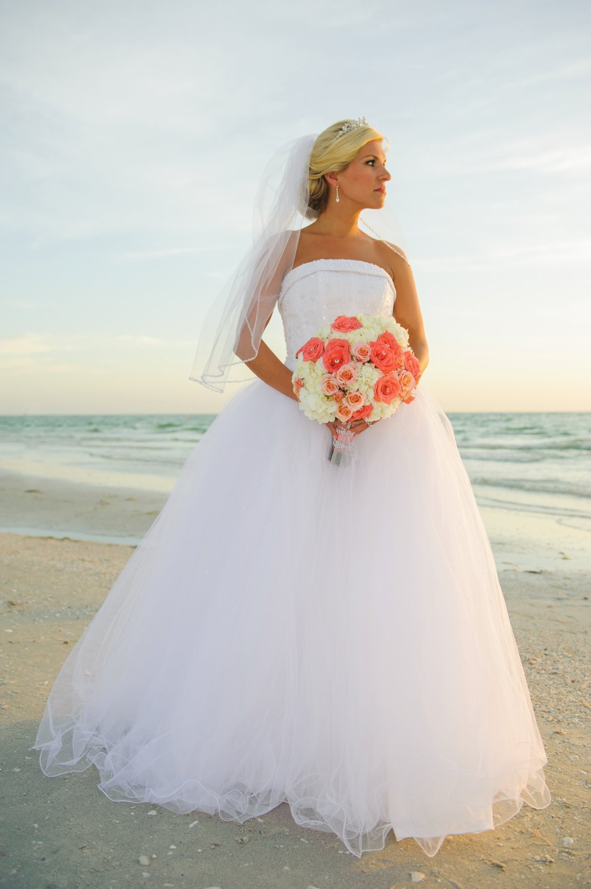 How To Dress For A Beach Wedding
 Simple Weddings What to Wear for Your Beach Wedding