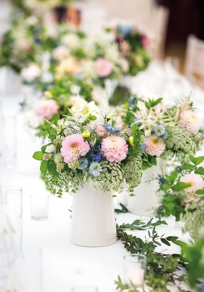 How To Save On Wedding Flowers
 12 Ways To Save Wedding Flowers