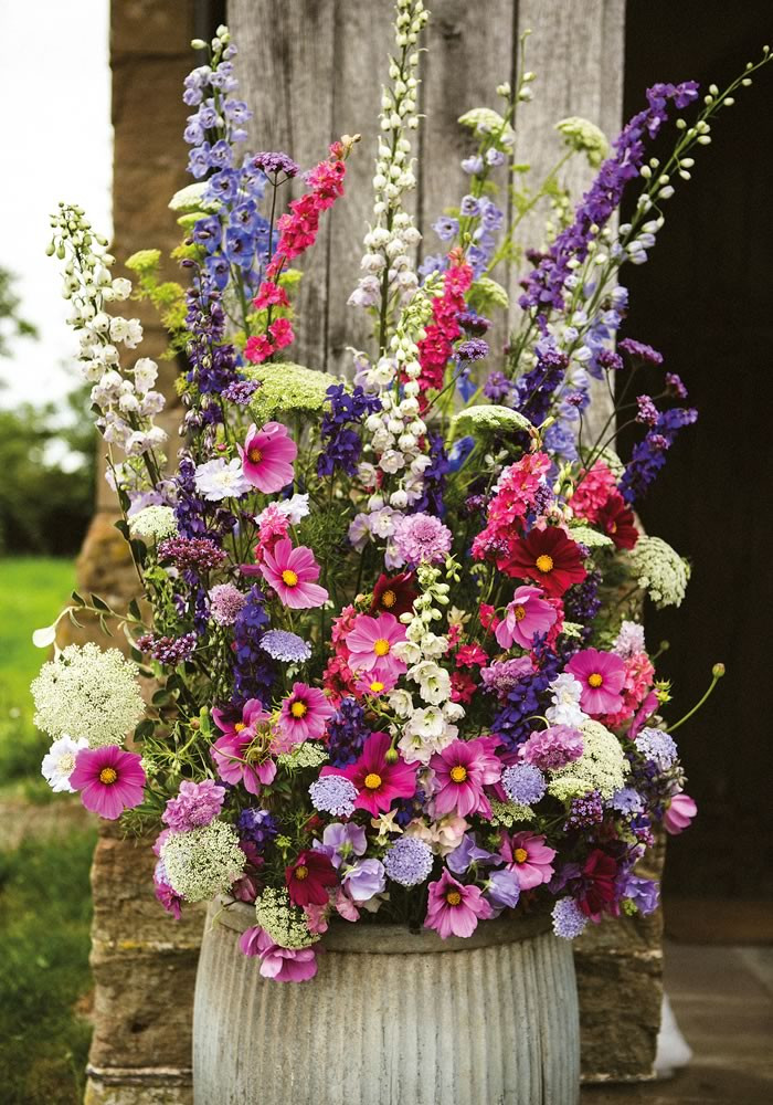 How To Save On Wedding Flowers
 12 Ways To Save Wedding Flowers