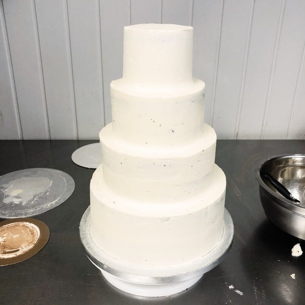 How To Stack A Wedding Cake
 How to Stack a Wedding Cake