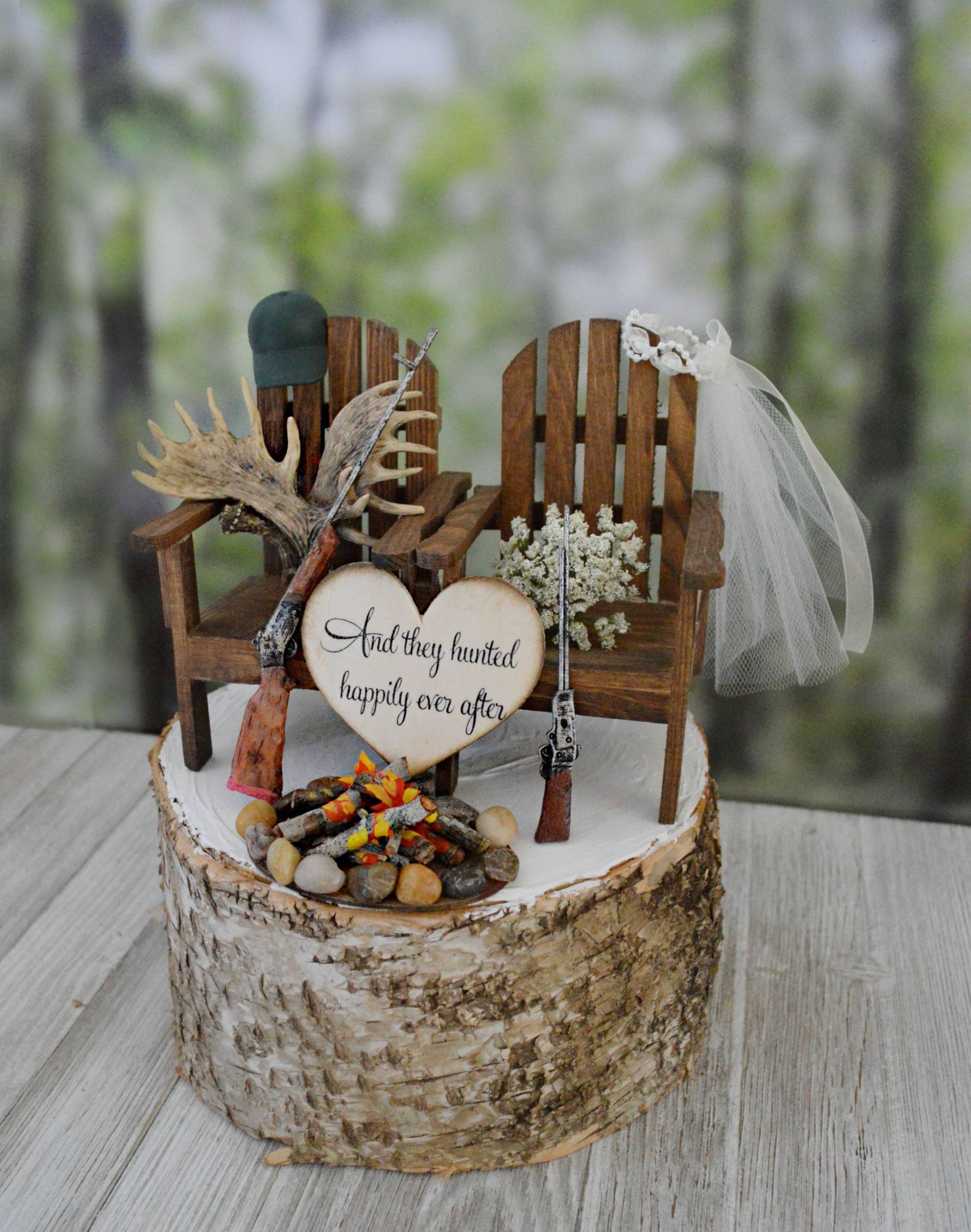 Hunting Themed Wedding Cake Toppers
 Moose rack themed hunting wedding cake topper shot guns rifles