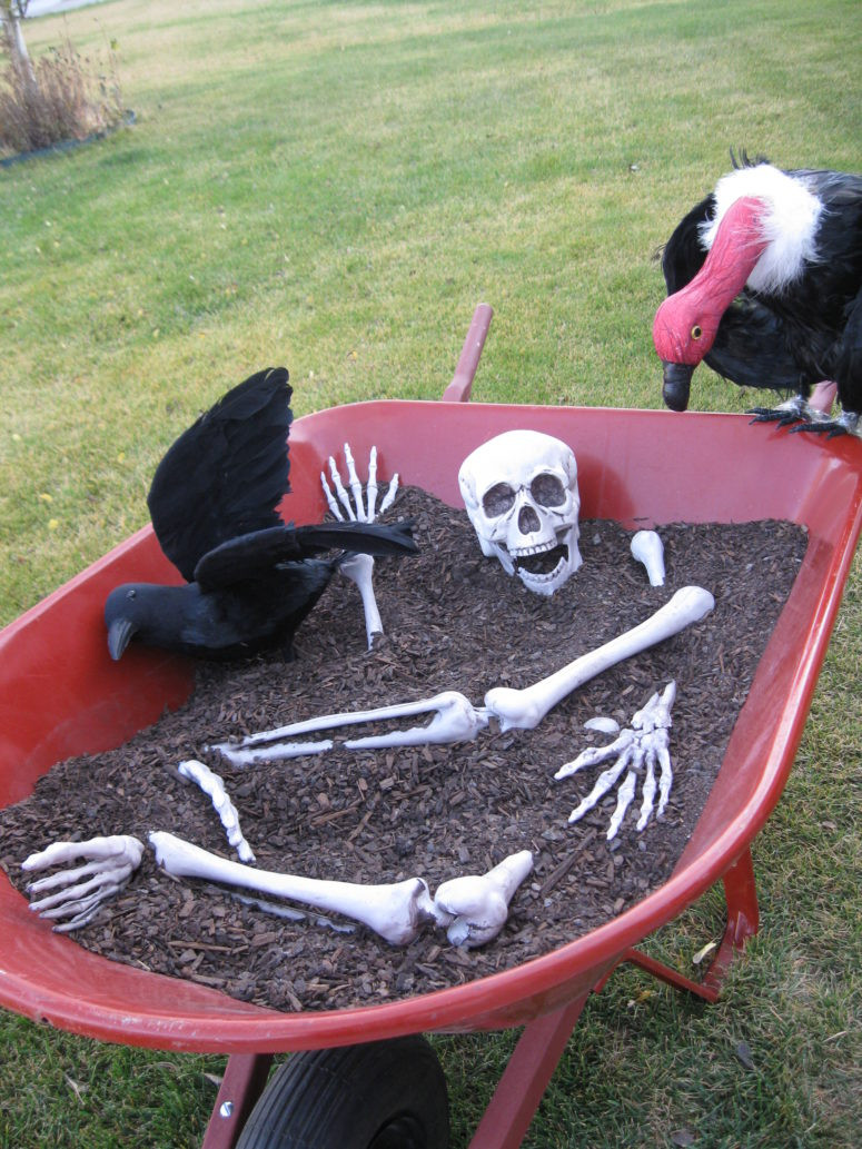 Ideas Decorating Backyard Halloween Party
 60 Awesome Outdoor Halloween Party Ideas DigsDigs