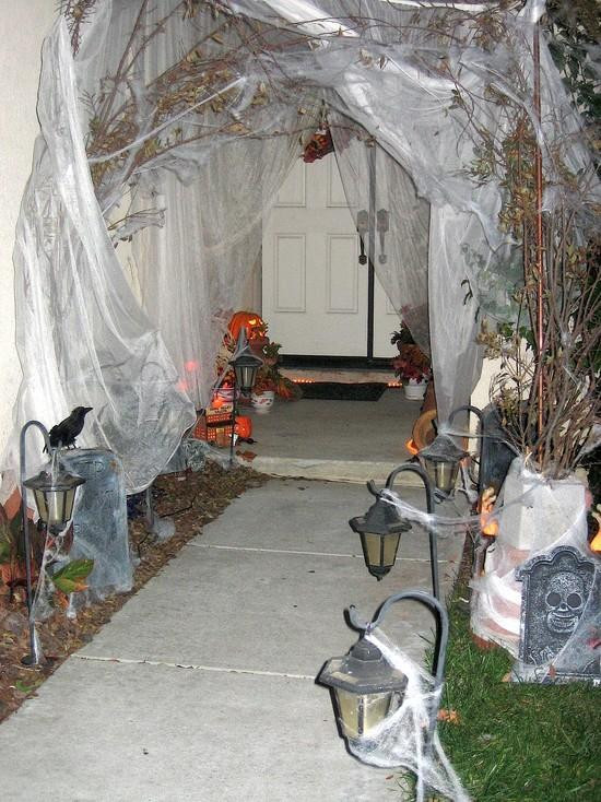 Ideas Decorating Backyard Halloween Party
 60 Awesome Outdoor Halloween Party Ideas DigsDigs