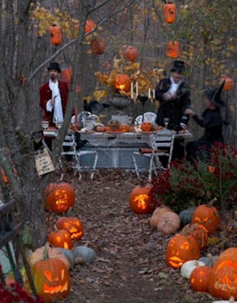 Ideas Decorating Backyard Halloween Party
 60 Awesome Outdoor Halloween Party Ideas DigsDigs