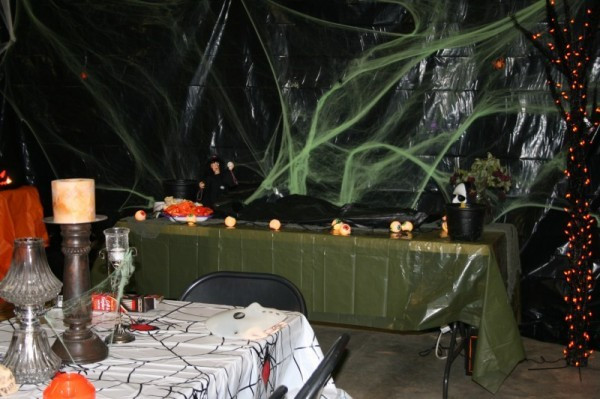 Ideas Decorating Backyard Halloween Party
 Backyard halloween party ideas