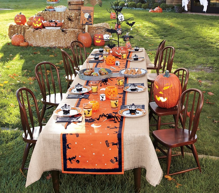 Ideas Decorating Backyard Halloween Party
 28 Awesome Outdoor Halloween Party Ideas