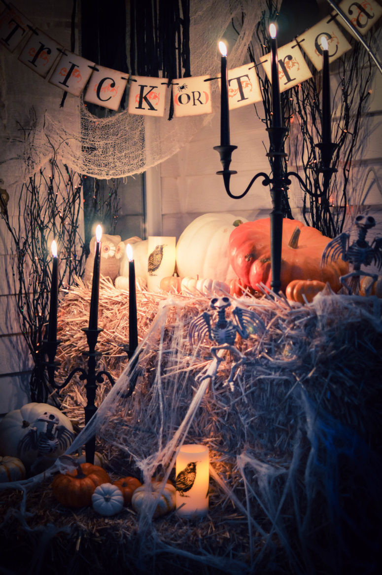 Ideas Decorating Backyard Halloween Party
 60 Awesome Outdoor Halloween Party Ideas DigsDigs