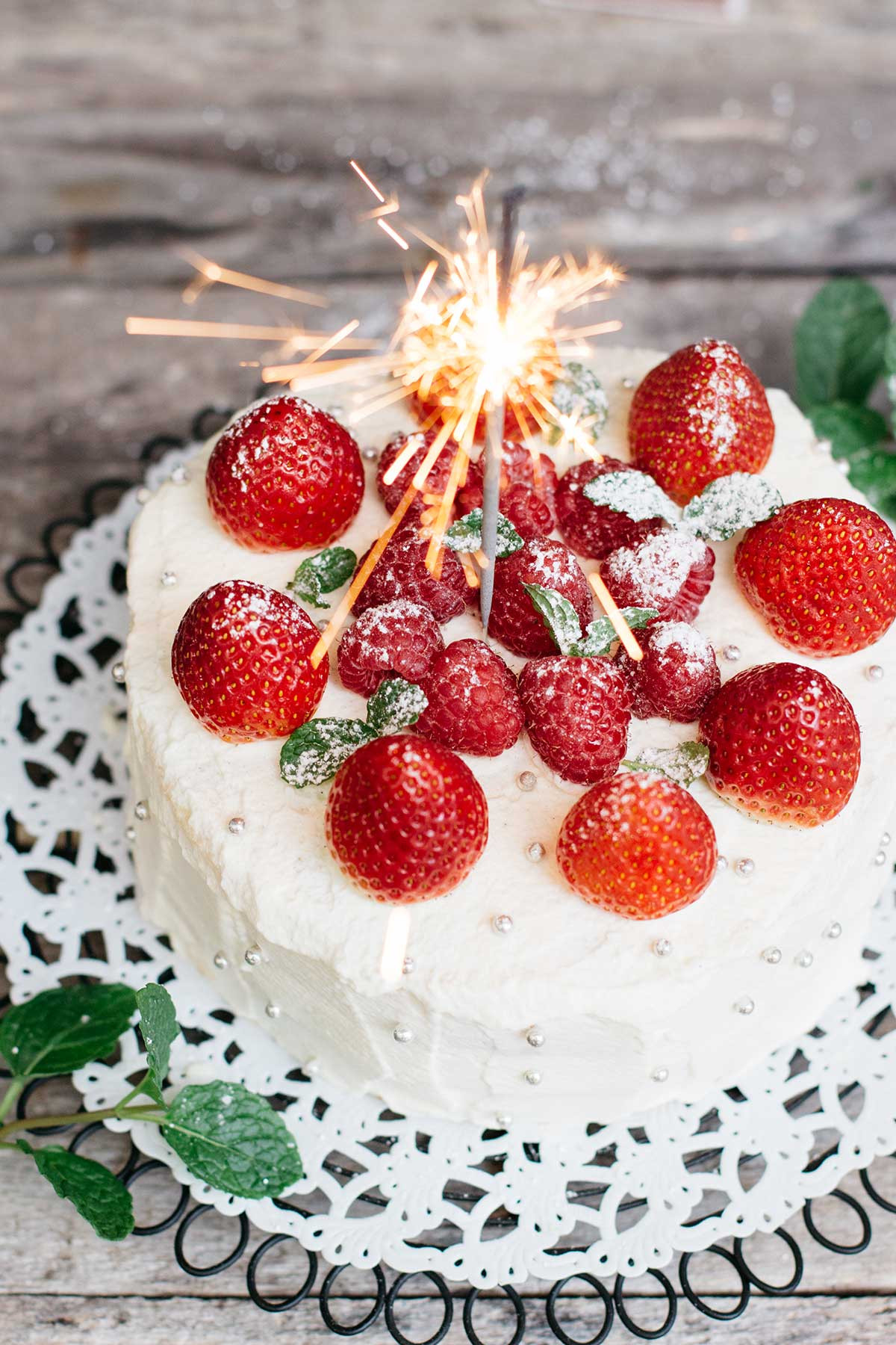 Images Of A Birthday Cake
 Japanese Birthday Cake 誕生日ケーキ