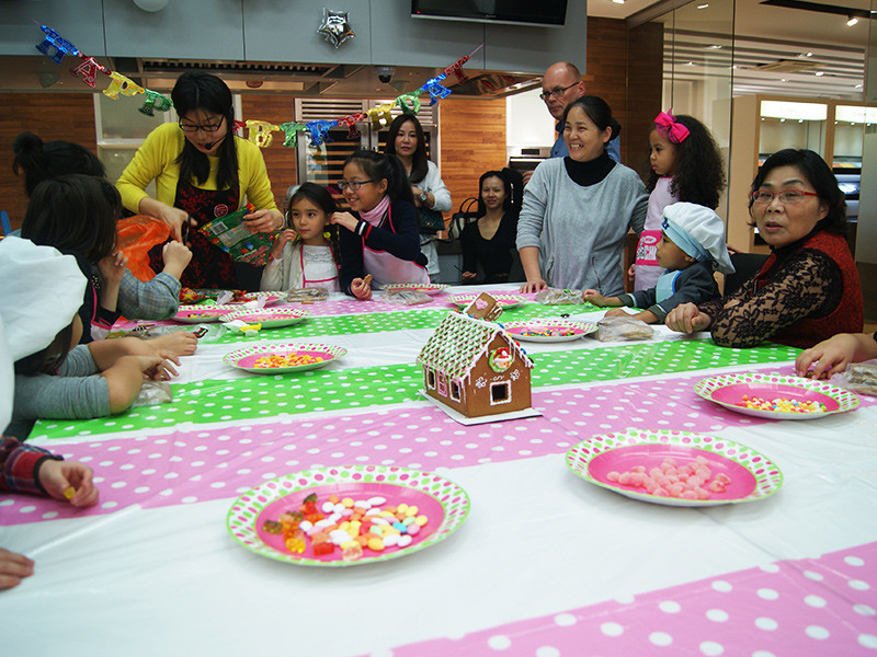 Kids Cooking Class Birthday Party
 kids birthday parties gingerbread house 3 Cook In