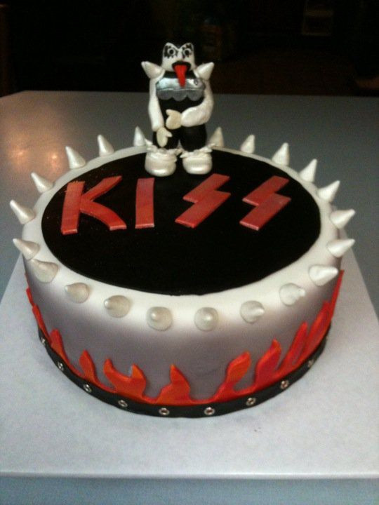 Kiss Birthday Cake
 17 Best images about KISS on Pinterest