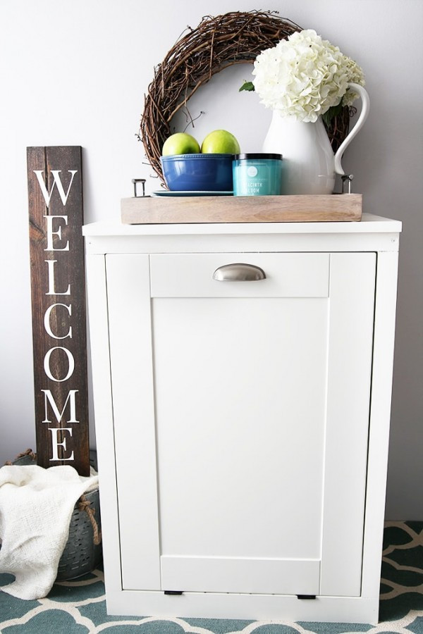Kitchen Garbage Can Cabinet
 8 Creative Trash Can Ideas for a Small Kitchen