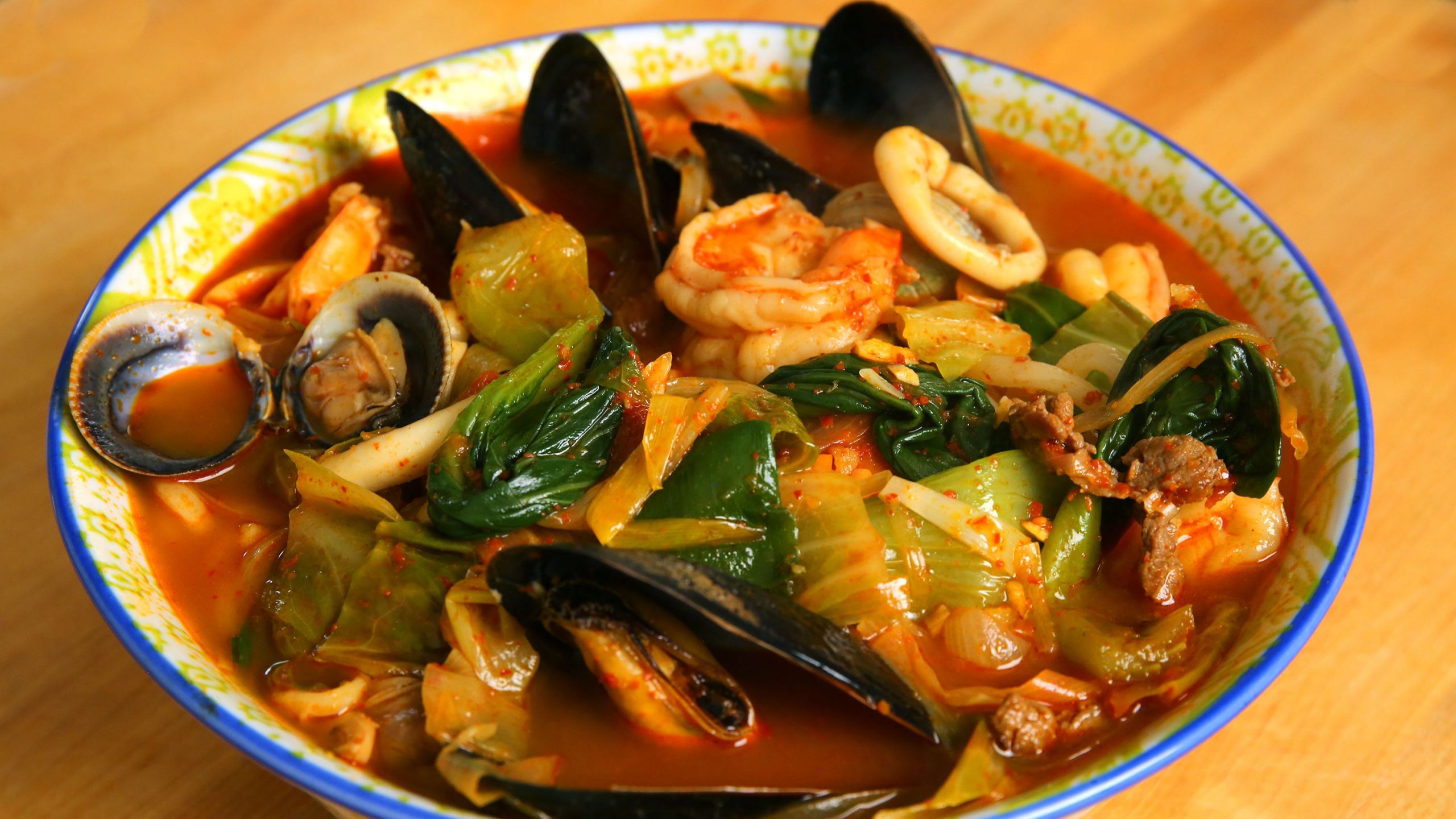 Korean Seafood Stew
 Jjamppong Spicy mixed up seafood noodle soup recipe