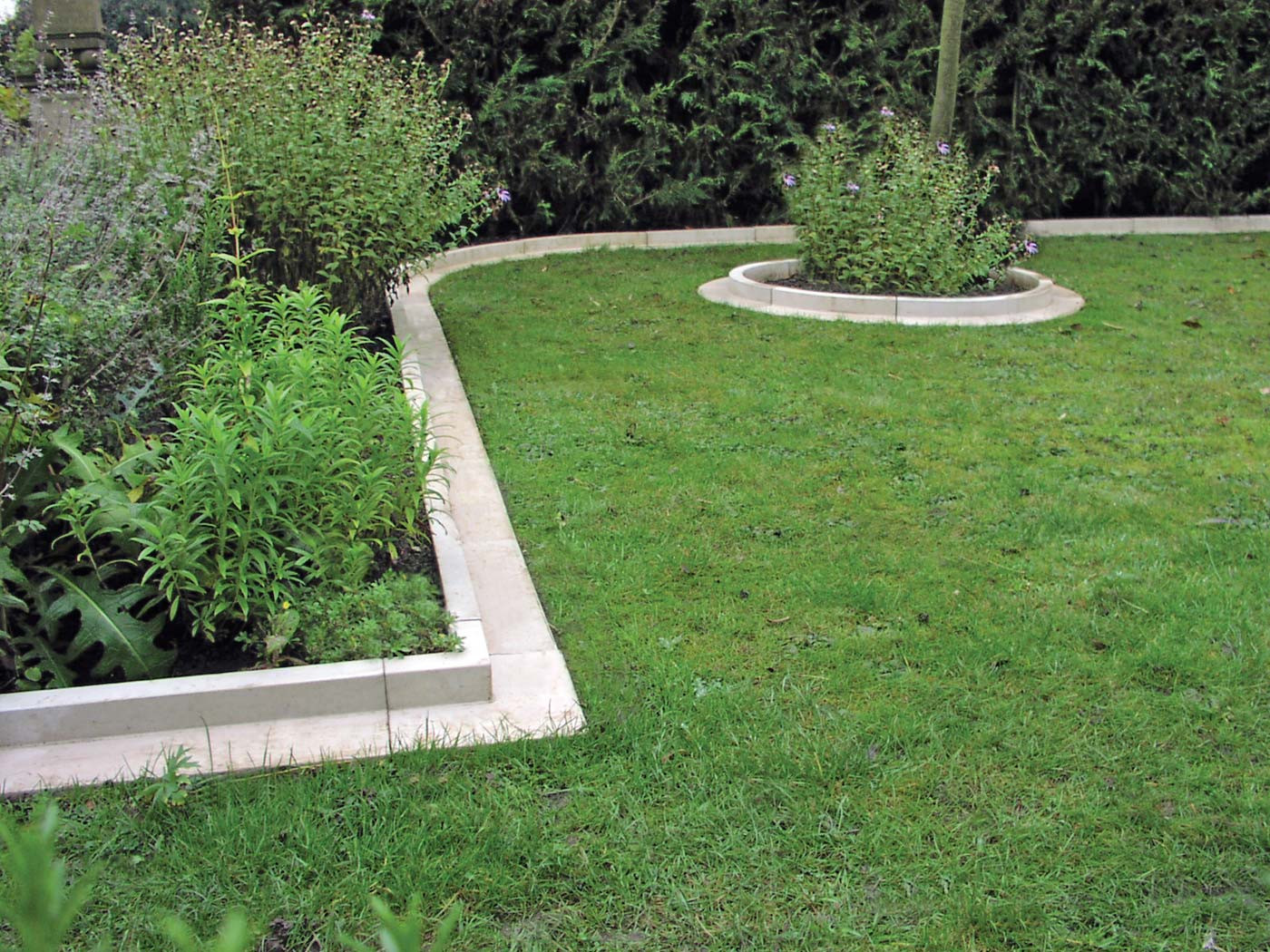 Landscape Edging Stones
 Arcadian Straight Lawn Edging