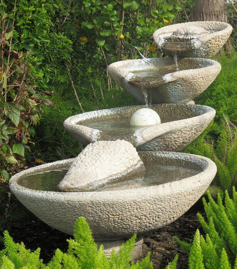 Landscape Fountain Front Yards
 Front Yard Fountain Takes the Best Water Feature for