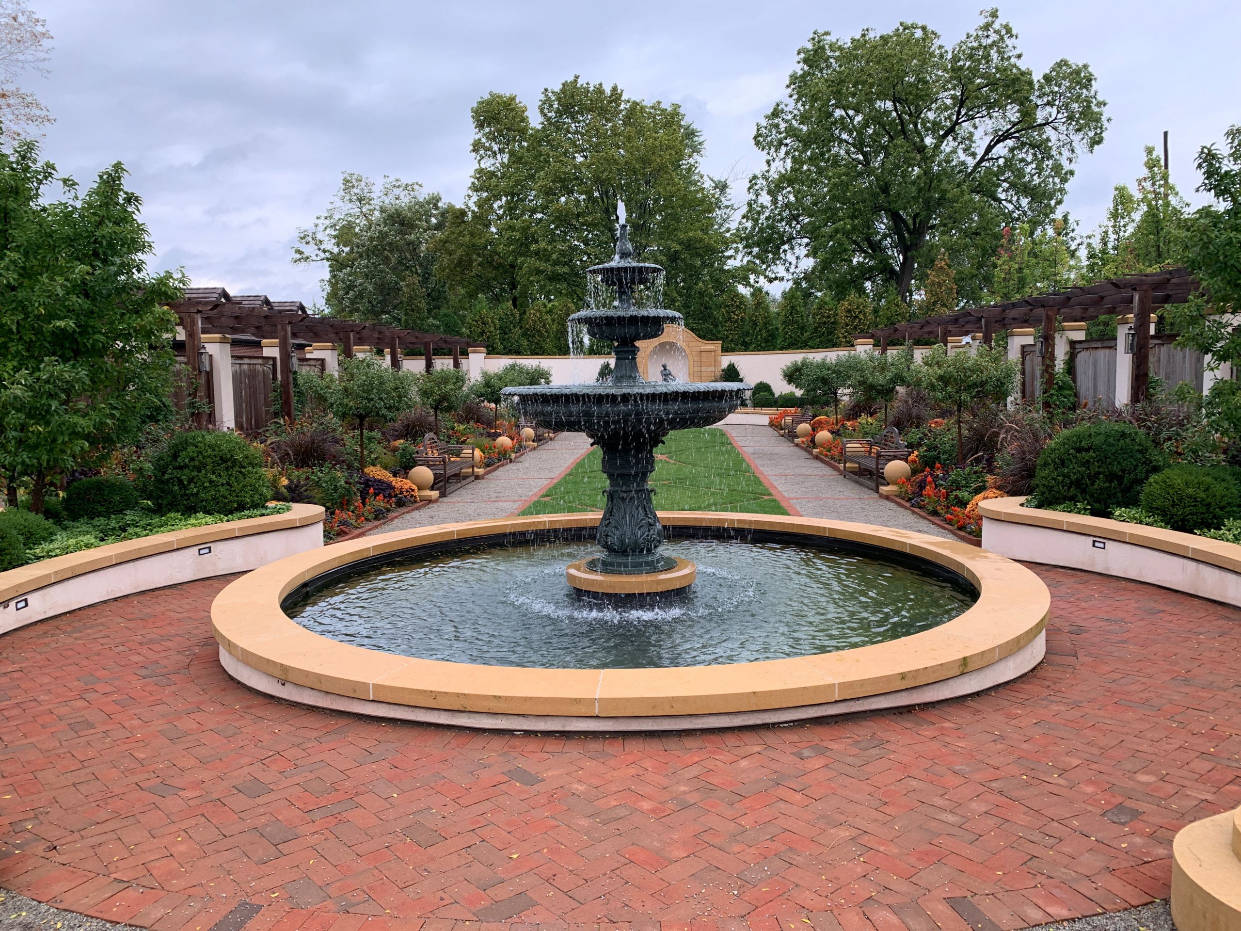 Landscape Fountain Public
 Fountain in the garden image Free stock photo Public