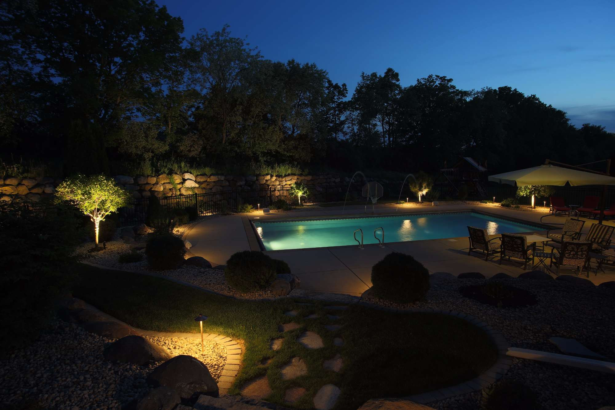 Landscape Lighting World
 World Class Outdoor Lighting