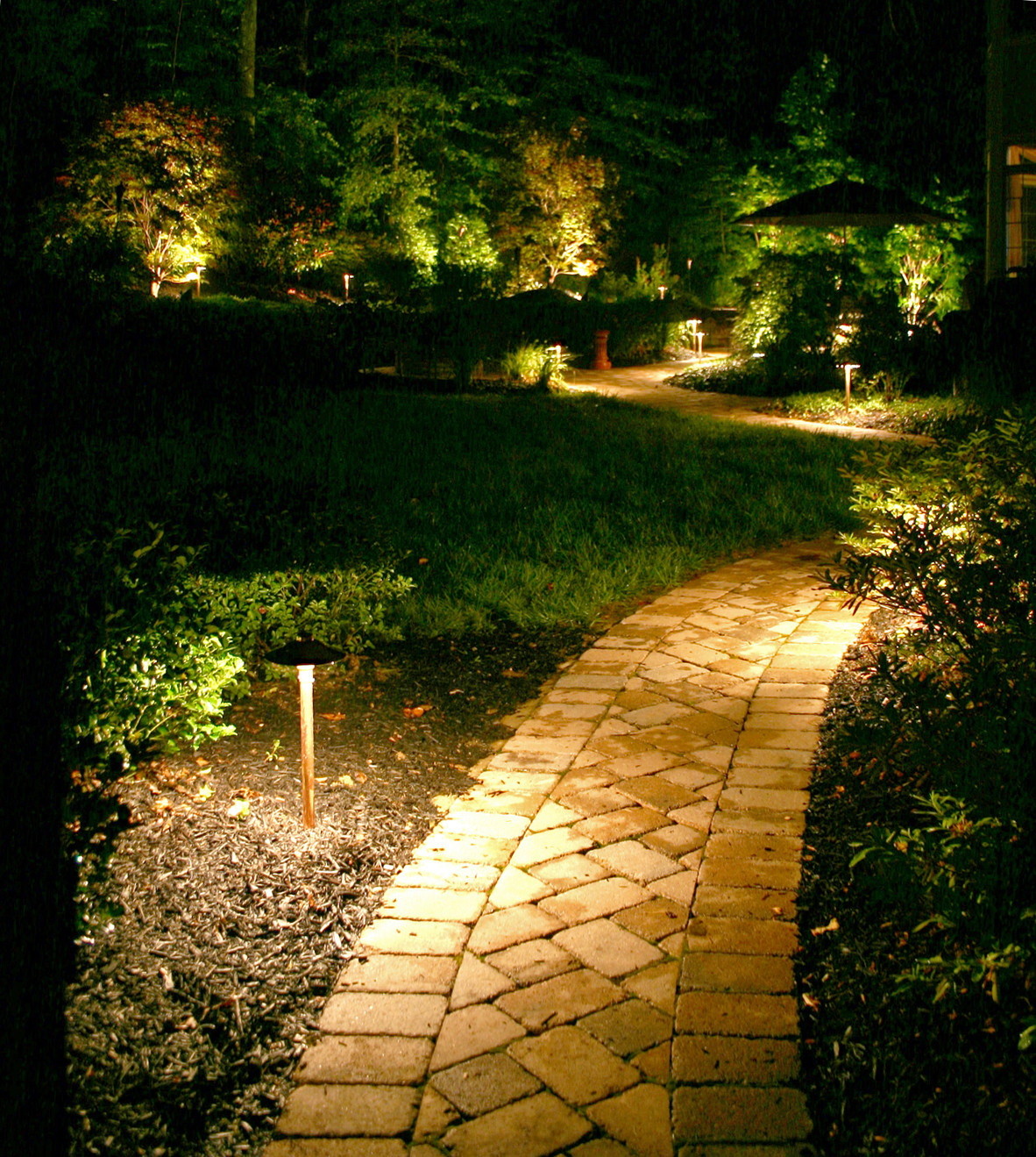 Landscape Path Lights
 Where and how to use path lighting
