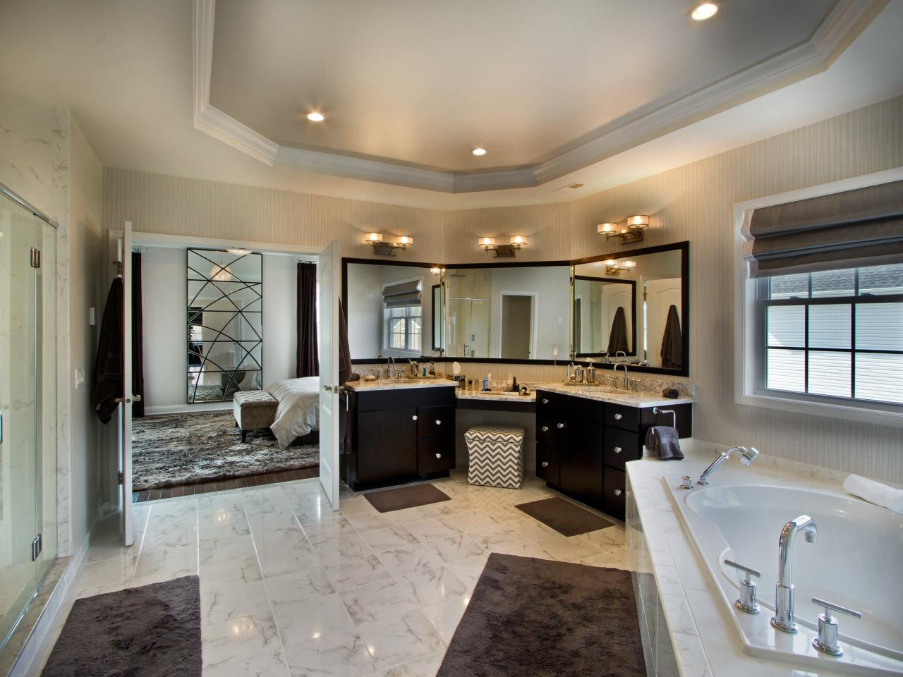 Large Master Bathroom
 25 Extraordinary Master Bathroom Designs