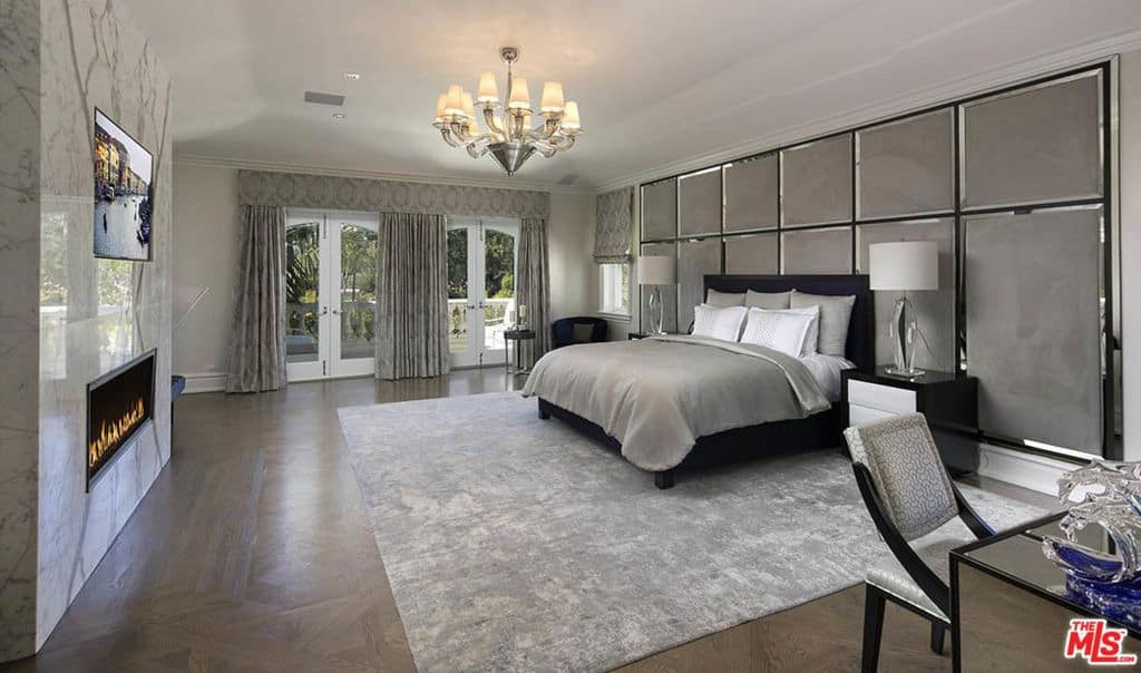 Large Master Bedroom
 65 Master Bedrooms with Chandelier Lighting s