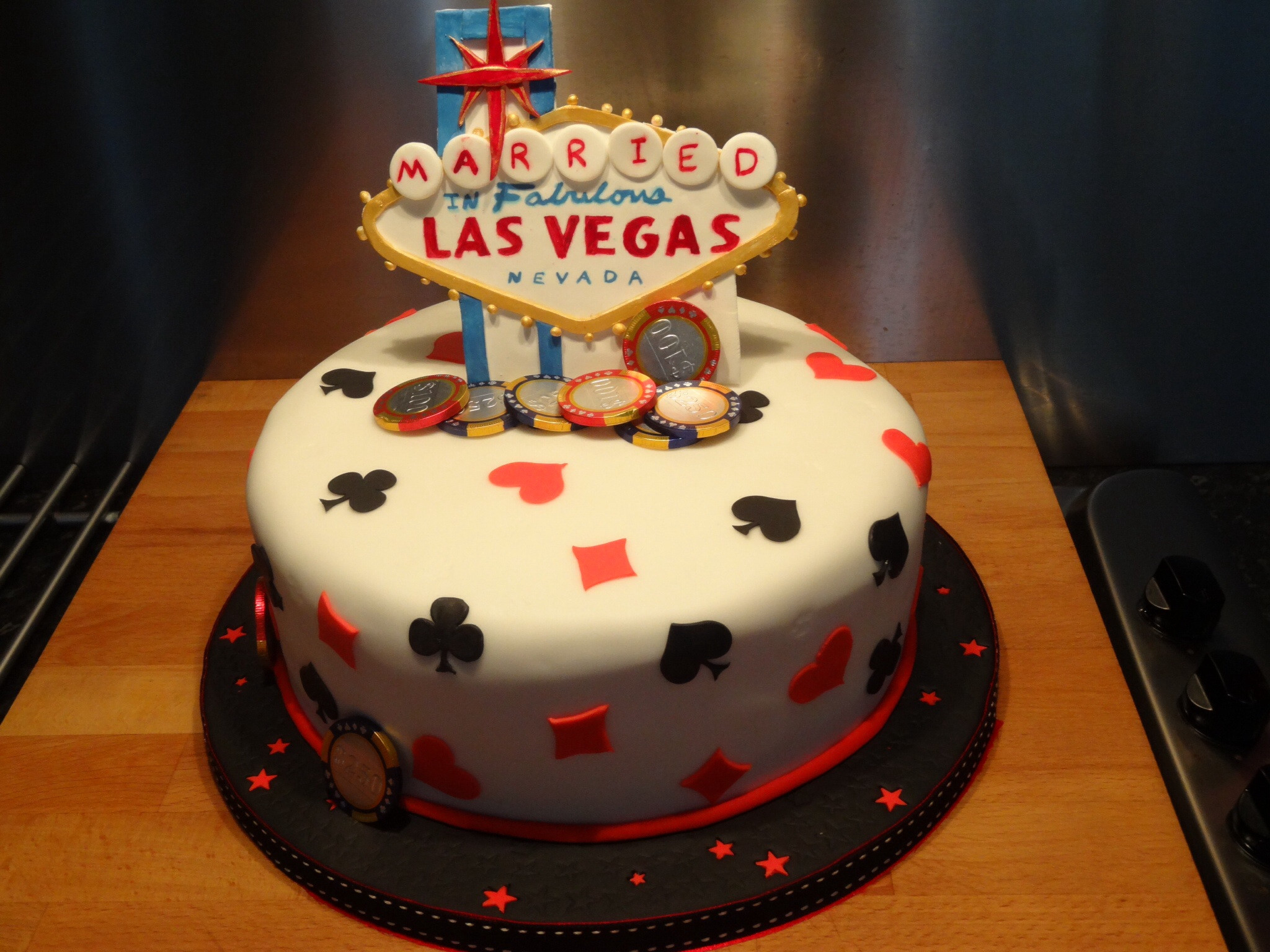 Las Vegas Wedding Cakes
 Las Vegas wedding cake – Little Black Hen