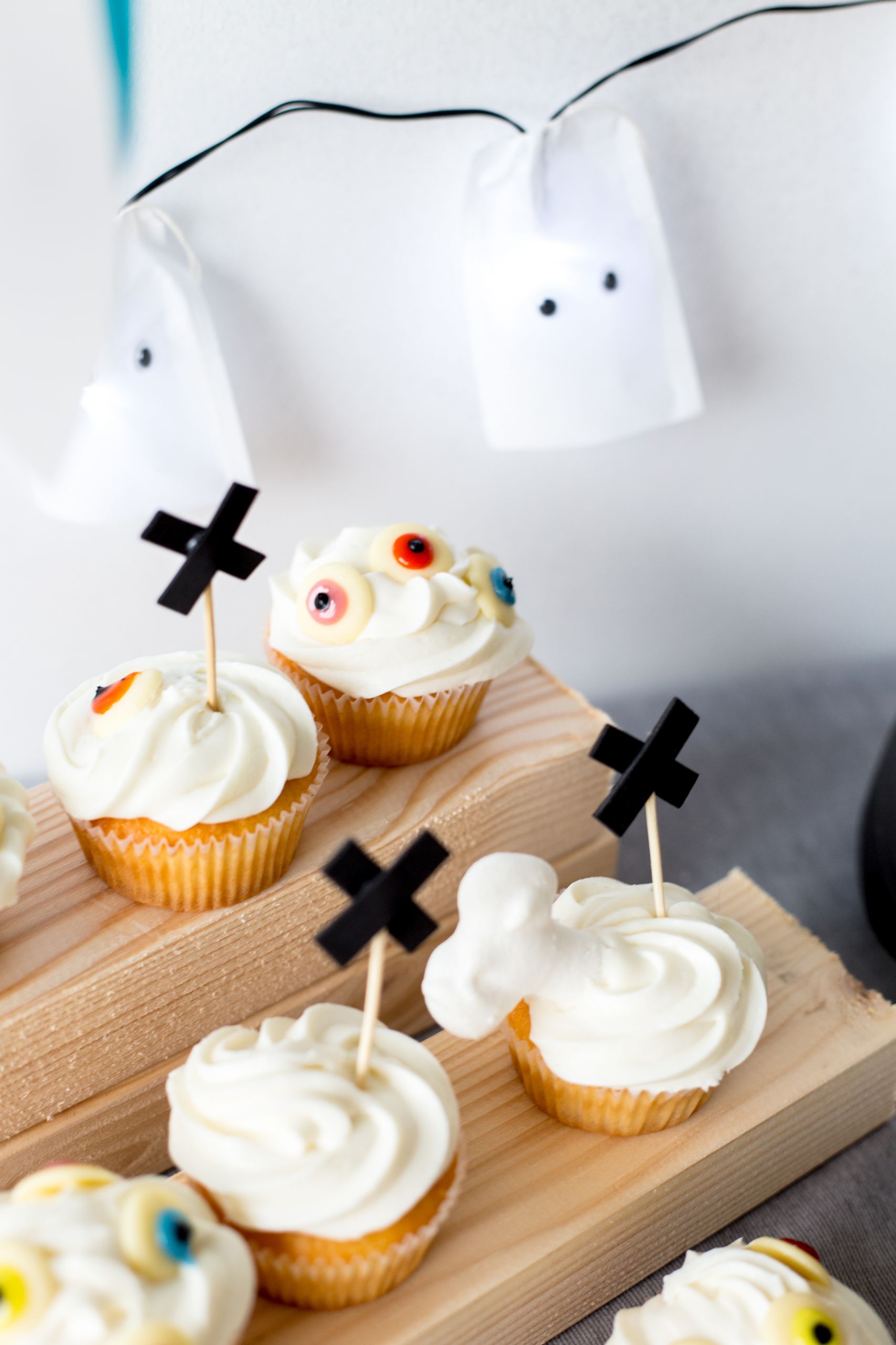 Last Minute Halloween Party Ideas
 10 Super Quick and Easy Last Minute Halloween Party Ideas