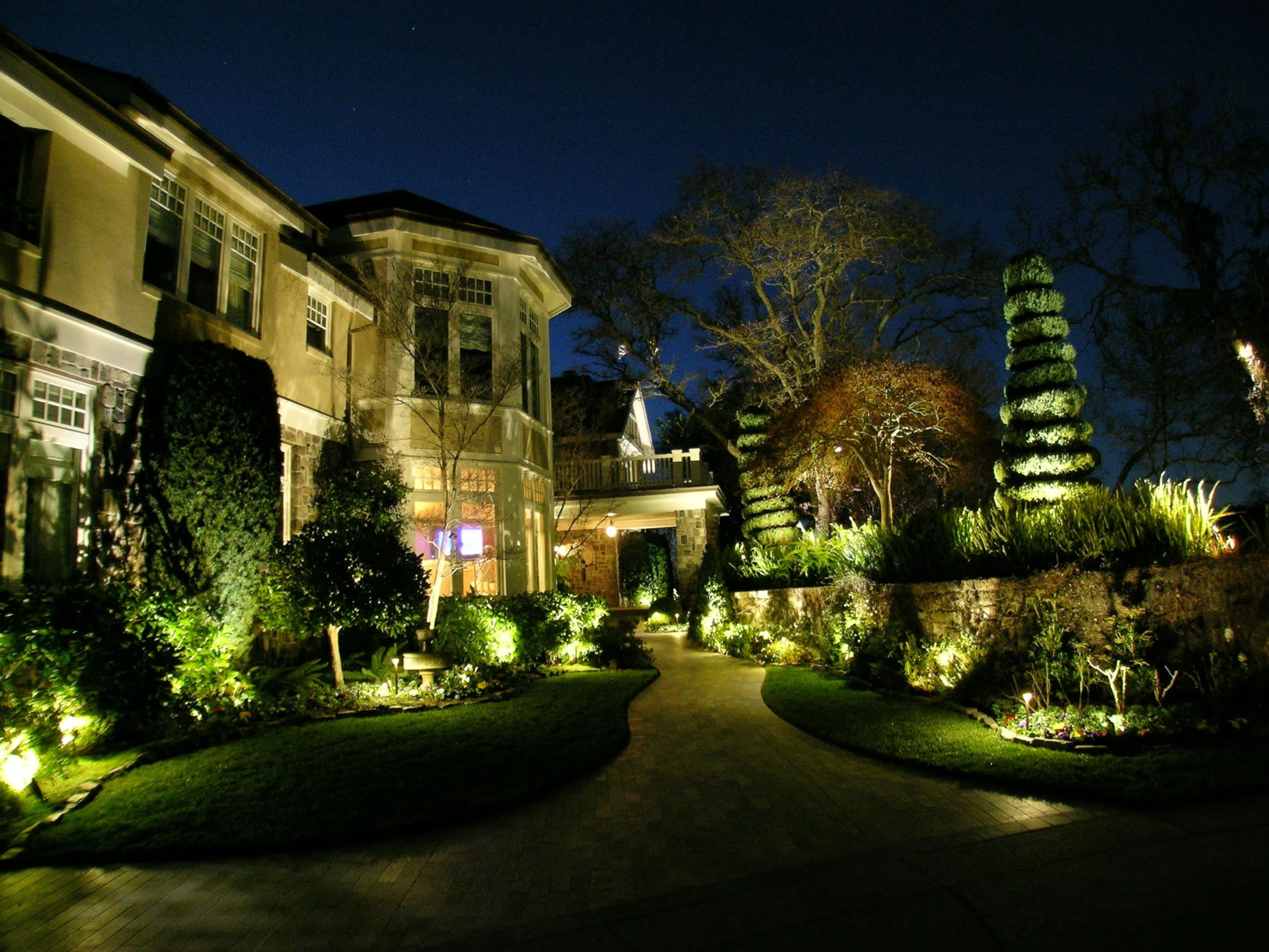 Led Landscape Lighting
 Alamo LED Landscape Lighting Conversion by Artistic