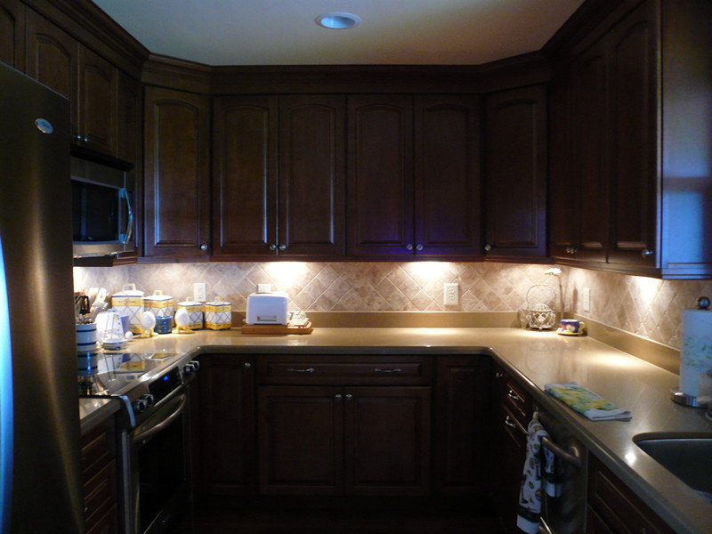 Lighting Underneath Kitchen Cabinets
 How to choose the right lighting for closets cabinets