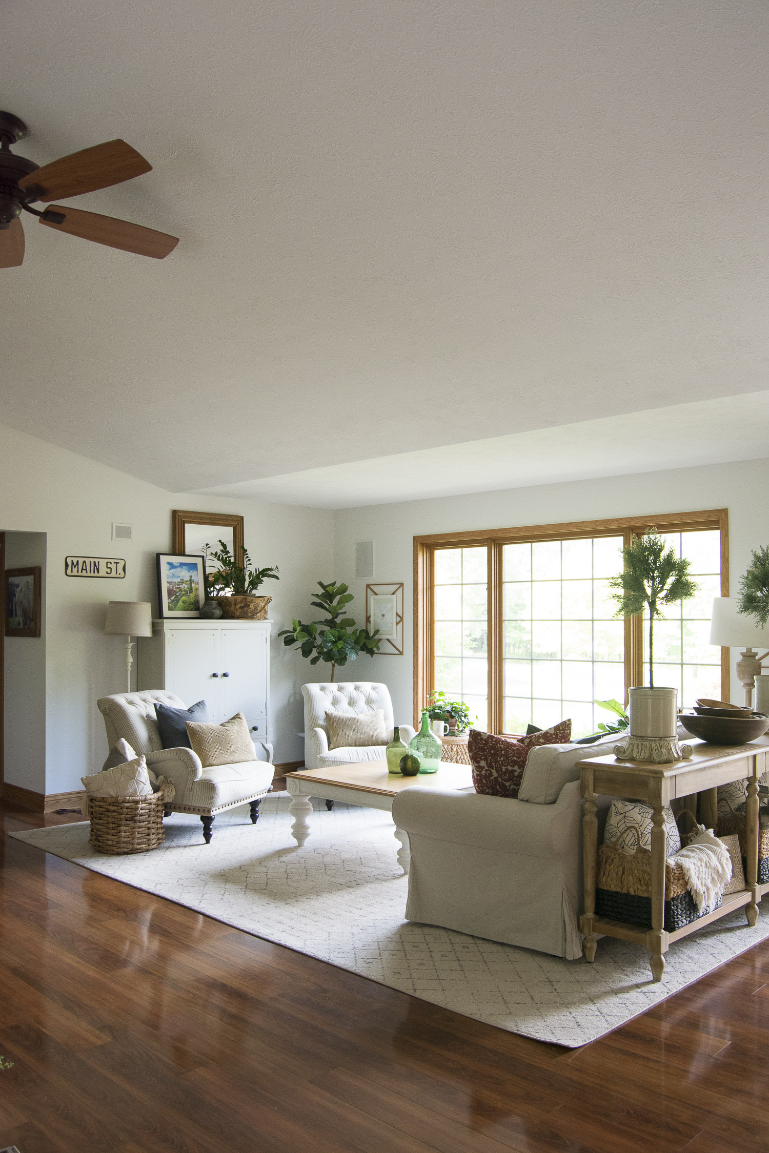Living Room Farmhouse Decor
 Vintage Farmhouse Decor Living Room Update