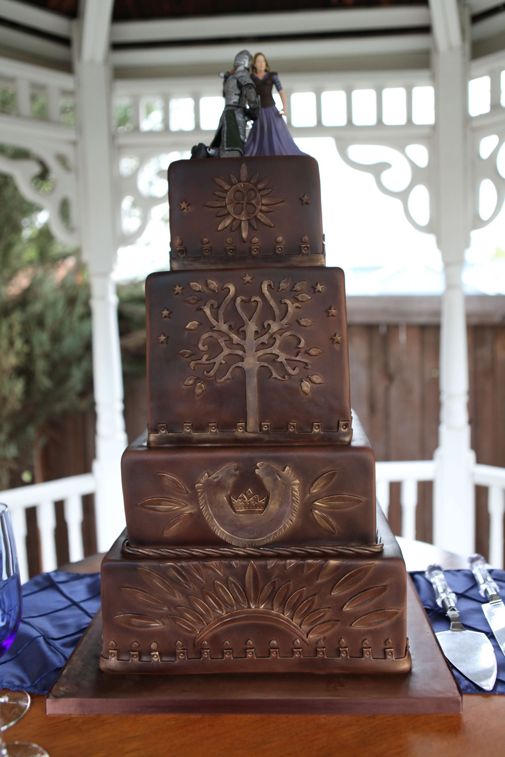 Lord Of The Rings Wedding Cake
 Lord of the Rings wedding cake Eowyn and Faramir on Rohan