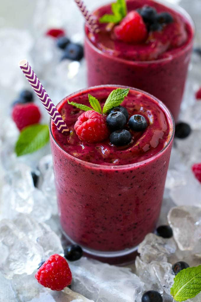 Making Fruit Smoothies
 Frozen Fruit Smoothie Dinner at the Zoo