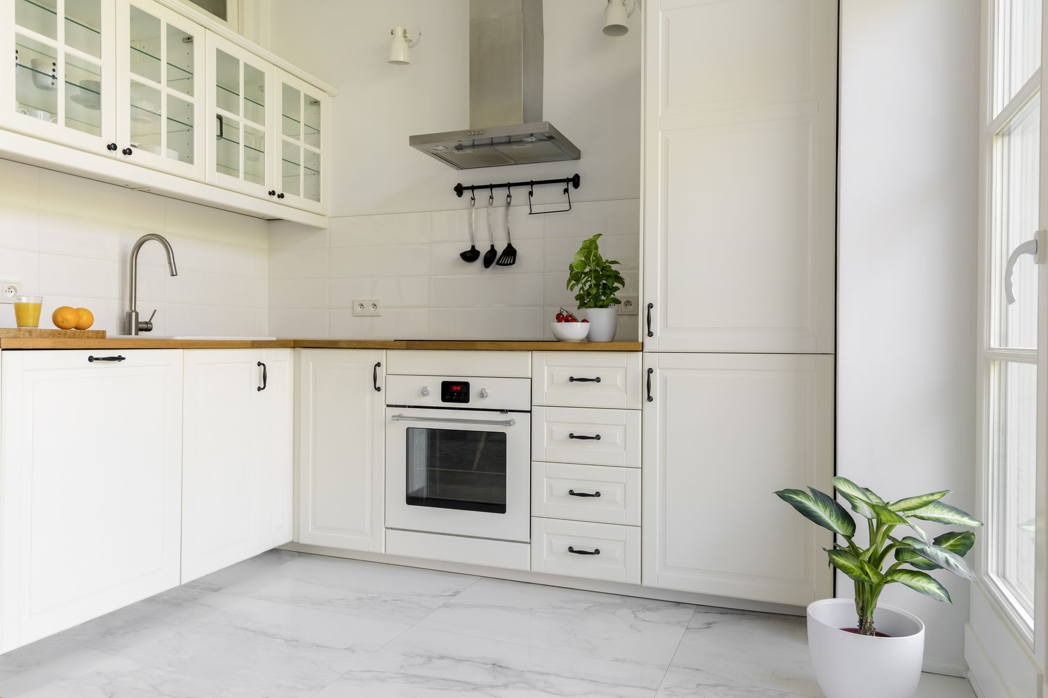 Marble Kitchen Floor
 Pros and Cons of Marble Flooring in Kitchens