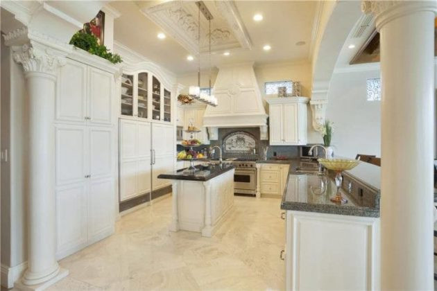 Marble Kitchen Floor
 15 Delightful Kitchen Designs With Marble Flooring For