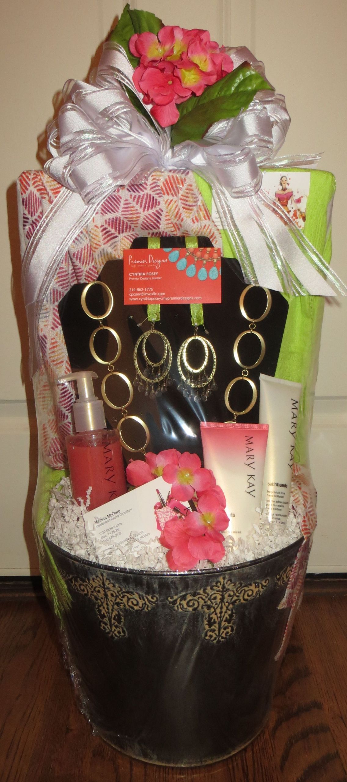 Mary Kay Gift Basket Ideas
 Spring Fashion Gift Basket Mary Kay CAbi and Premier