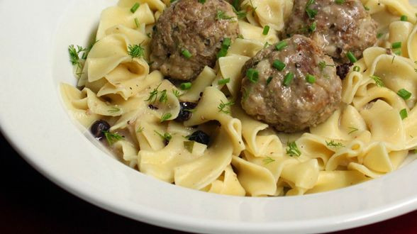 Meatballs With Egg Noodles
 Swedish Meatballs and Egg Noodles Rachael Ray