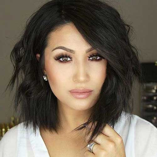 Medium Length Hairstyle Round Face
 35 Best Layered Short Haircuts for Round Face 2018